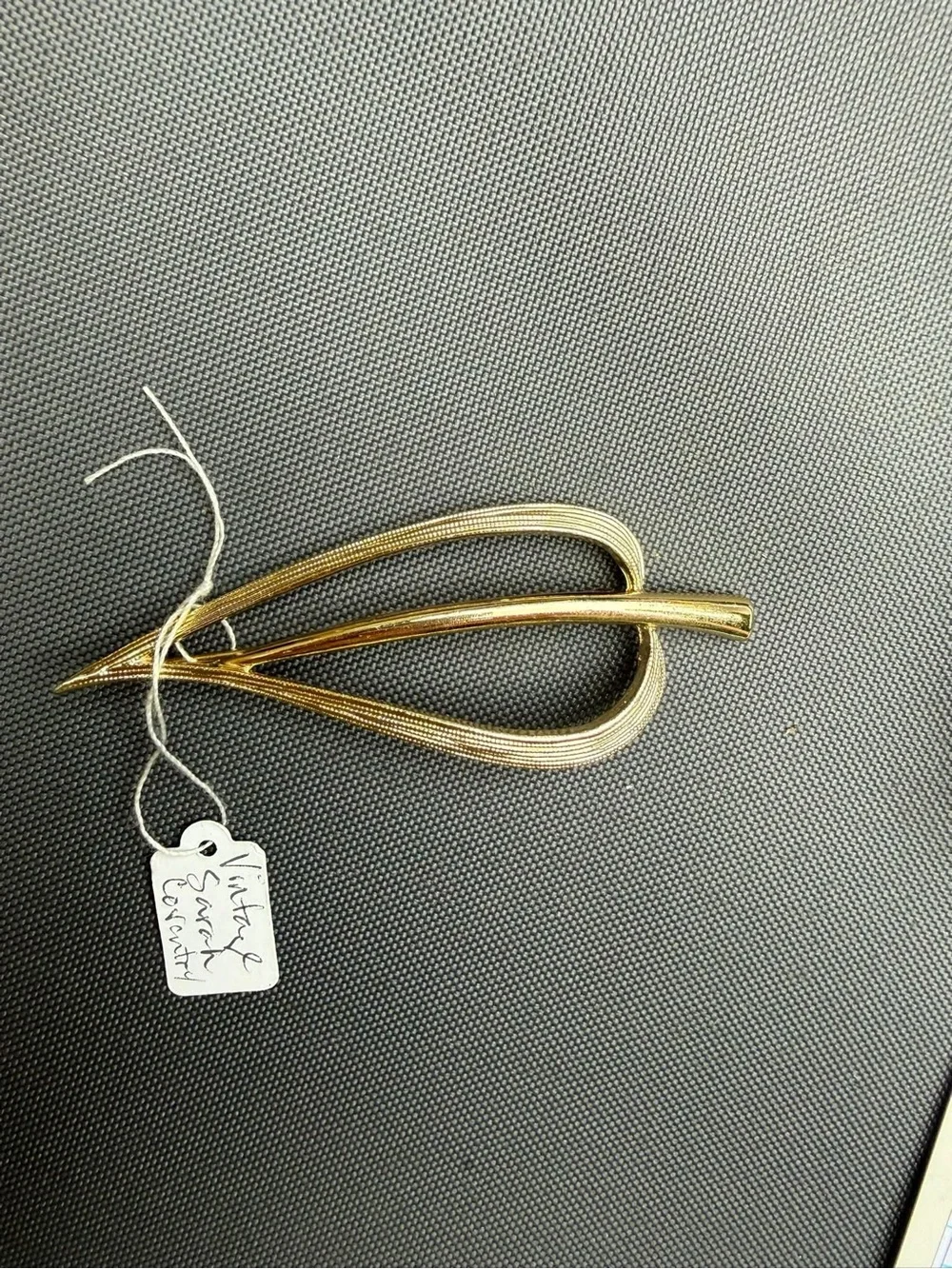 1960s Sarah Coventry Gold Tone Ribbon Loop Brooch